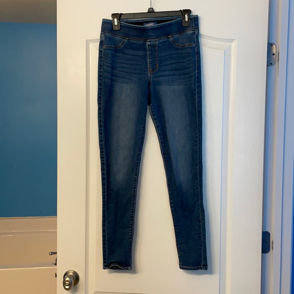 Old Navy pull on Rockstar jeans. Size 8